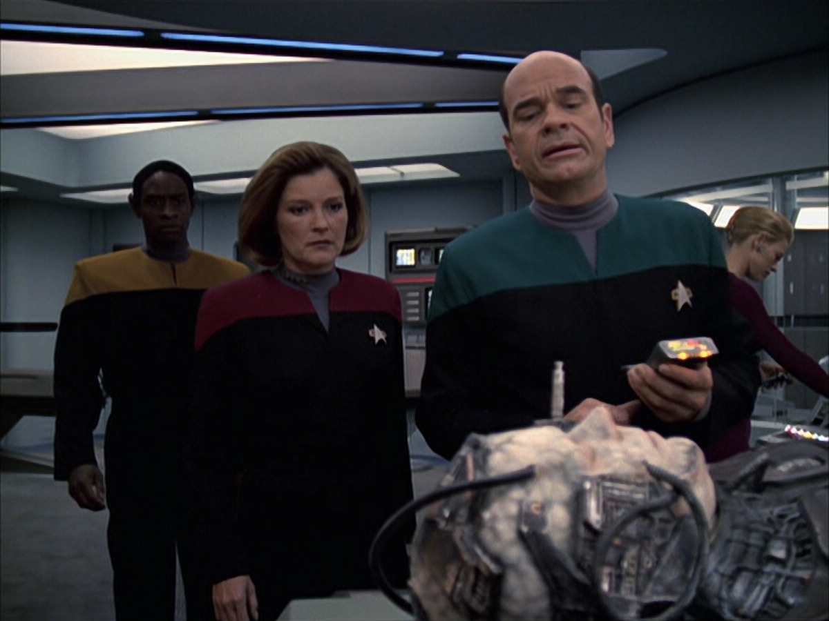 extant_StarTrek_VOY_6x16-Collective_01367.jpg