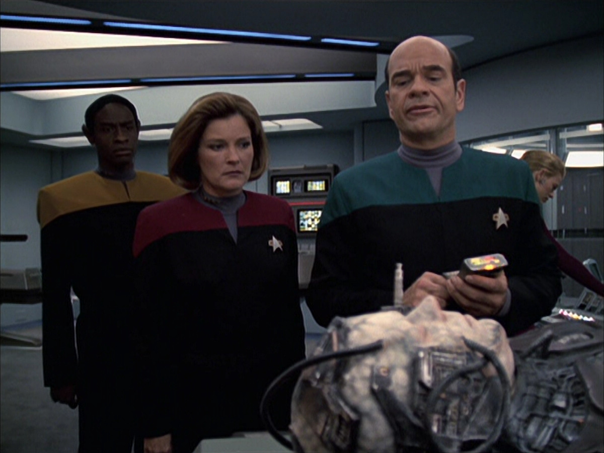 extant_StarTrek_VOY_6x16-Collective_01368.jpg