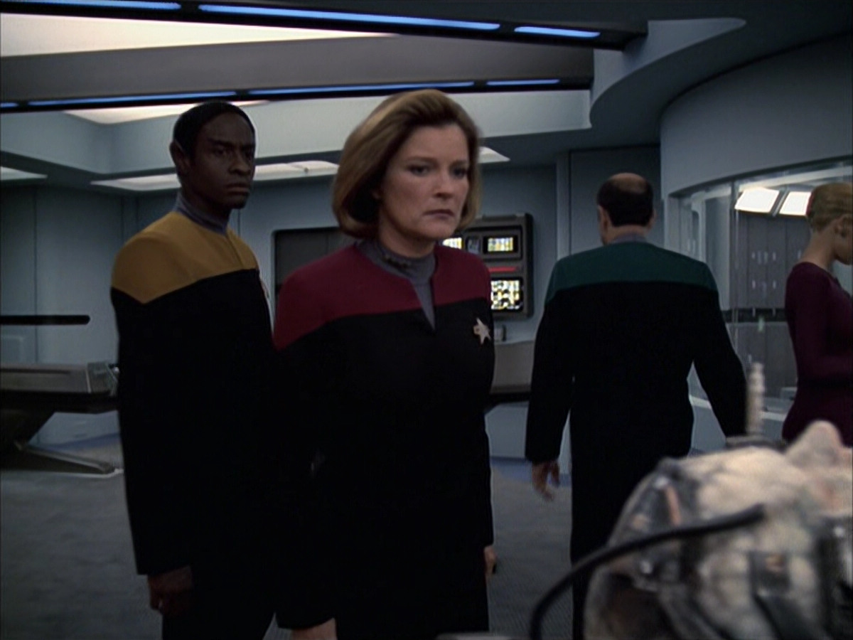 extant_StarTrek_VOY_6x16-Collective_01371.jpg