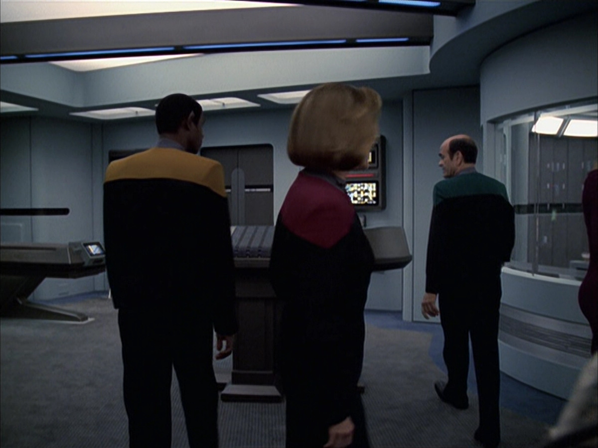 extant_StarTrek_VOY_6x16-Collective_01372.jpg