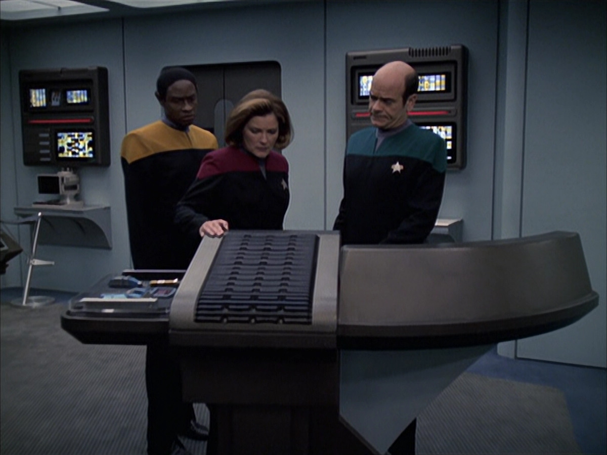 extant_StarTrek_VOY_6x16-Collective_01379.jpg