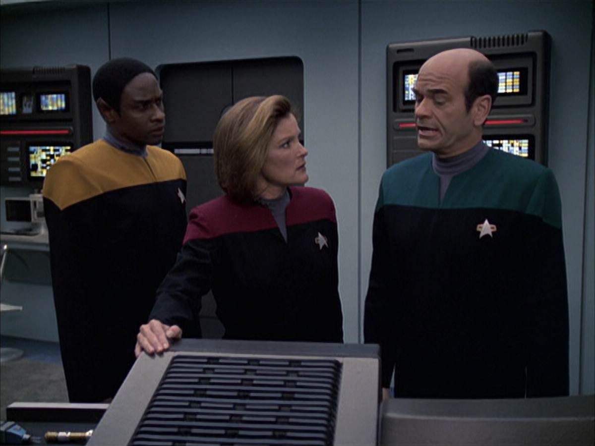 extant_StarTrek_VOY_6x16-Collective_01385.jpg