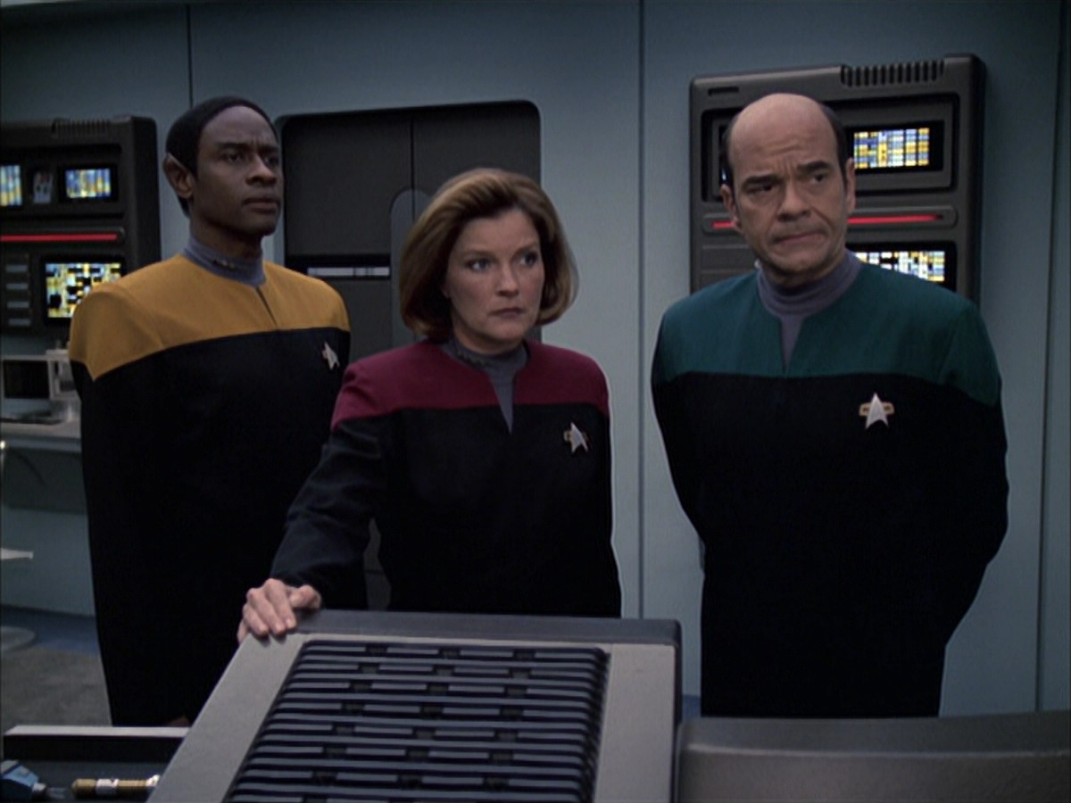 extant_StarTrek_VOY_6x16-Collective_01398.jpg
