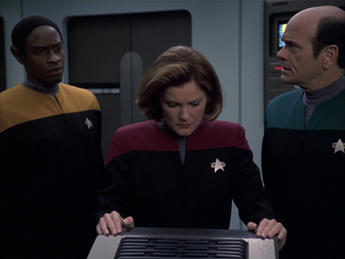 extant_StarTrek_VOY_6x16-Collective_01426.jpg