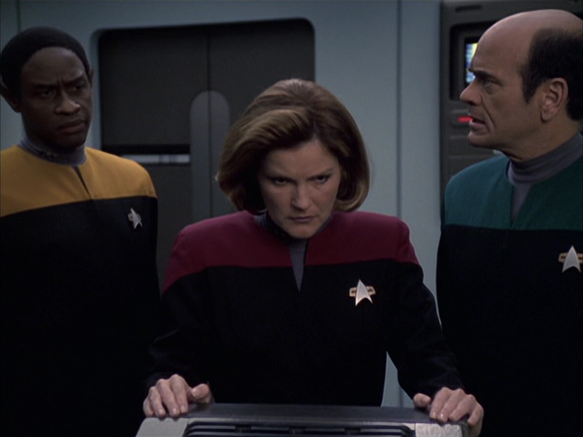 extant_StarTrek_VOY_6x16-Collective_01427.jpg