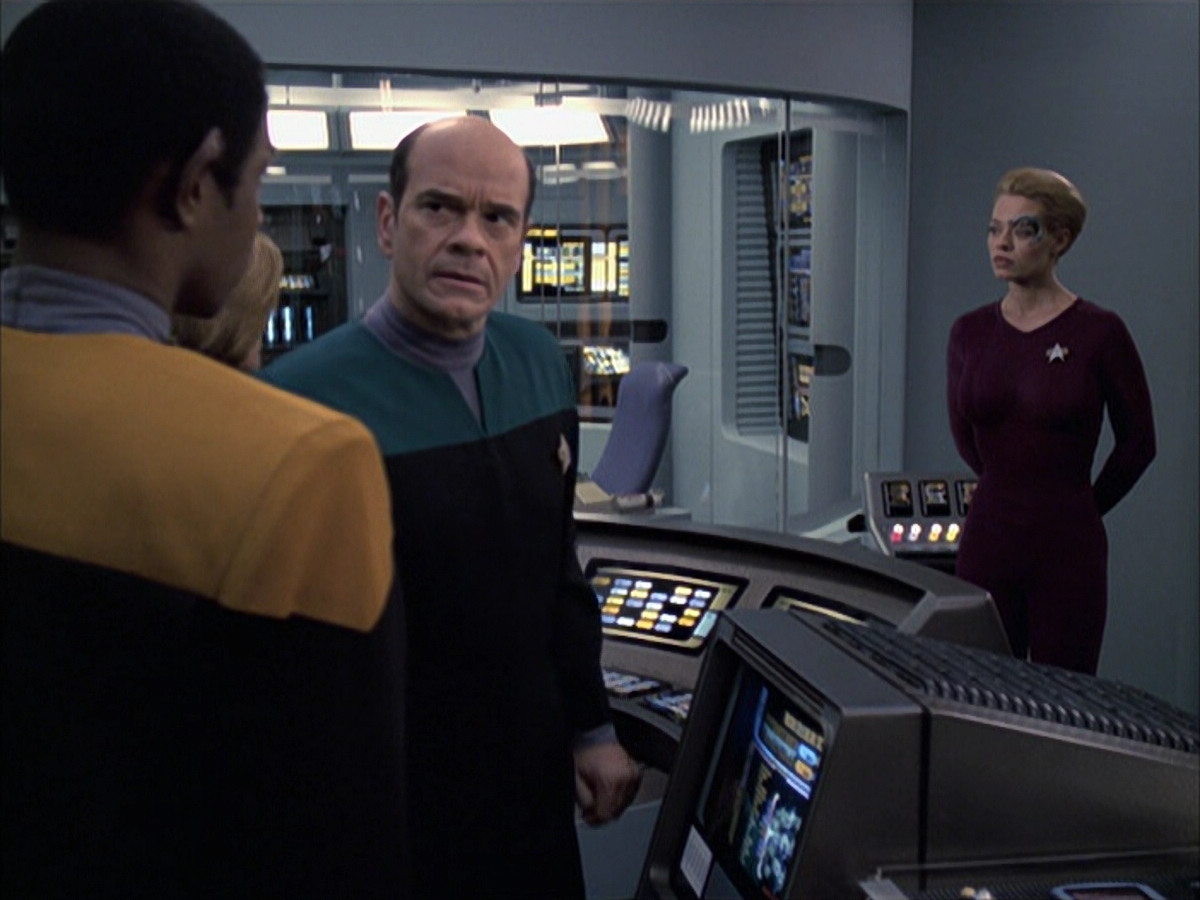 extant_StarTrek_VOY_6x16-Collective_01448.jpg
