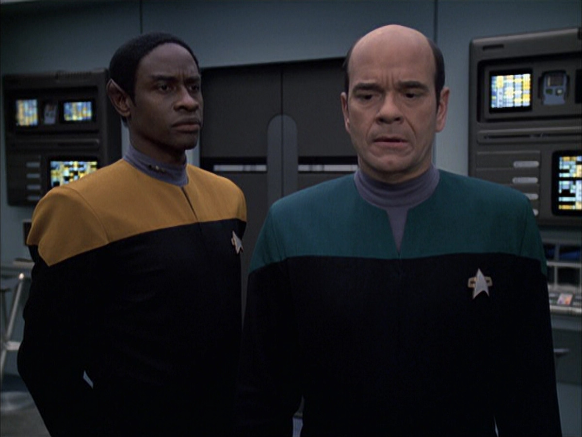 extant_StarTrek_VOY_6x16-Collective_01473.jpg