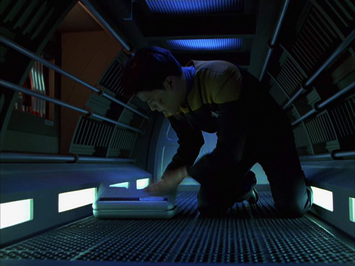 extant_StarTrek_VOY_6x16-Collective_01504.jpg