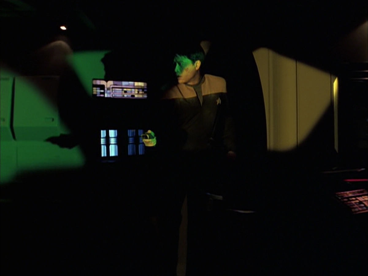 extant_StarTrek_VOY_6x16-Collective_01517.jpg