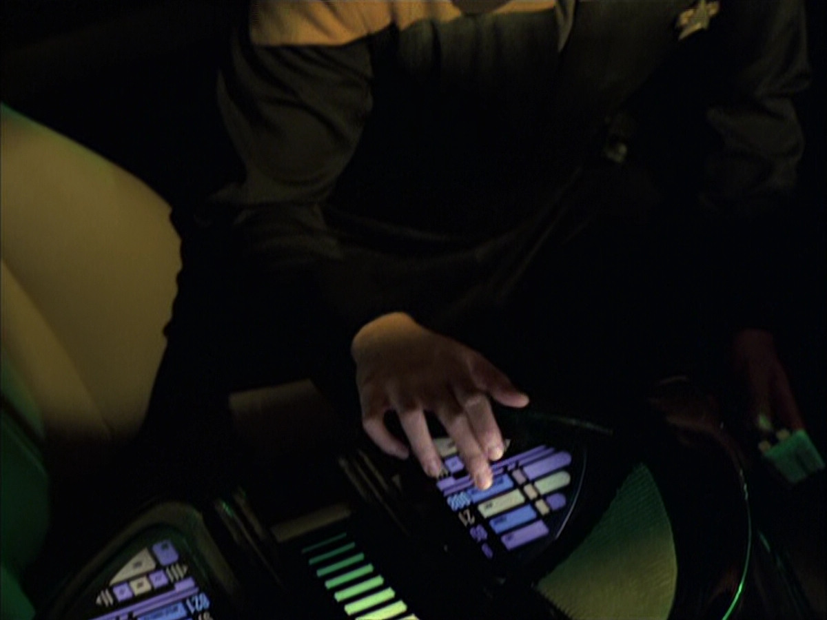 extant_StarTrek_VOY_6x16-Collective_01558.jpg
