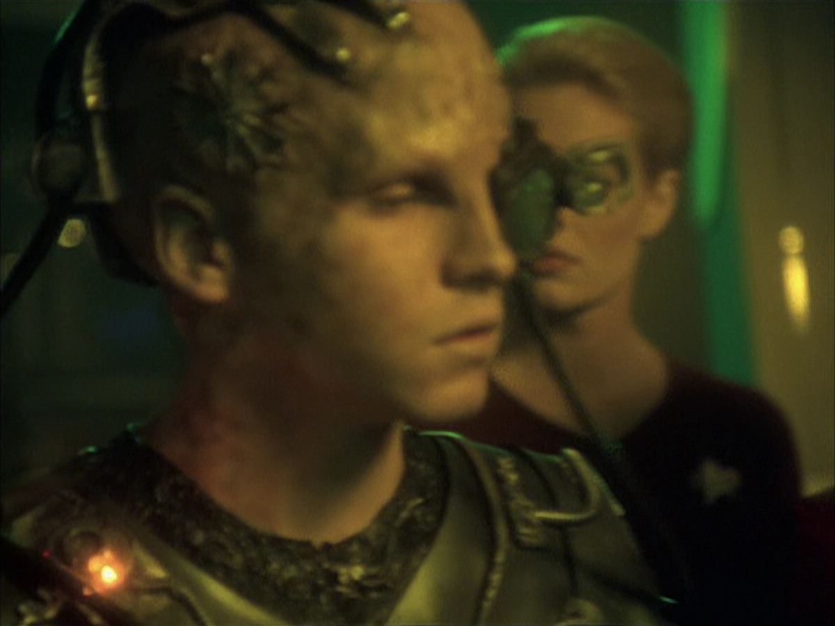 extant_StarTrek_VOY_6x16-Collective_01600.jpg