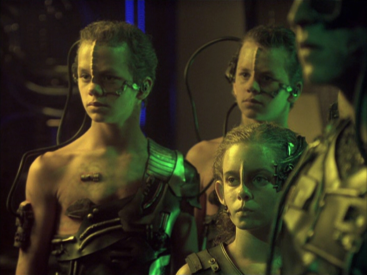 extant_StarTrek_VOY_6x16-Collective_01620.jpg