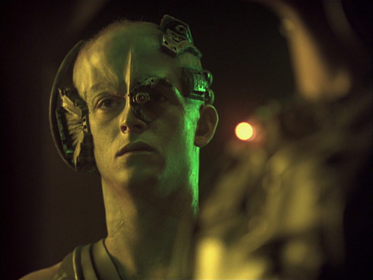 extant_StarTrek_VOY_6x16-Collective_01640.jpg