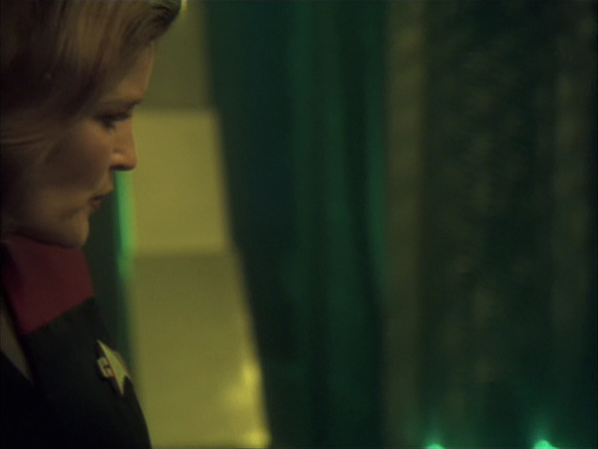 extant_StarTrek_VOY_6x16-Collective_01647.jpg