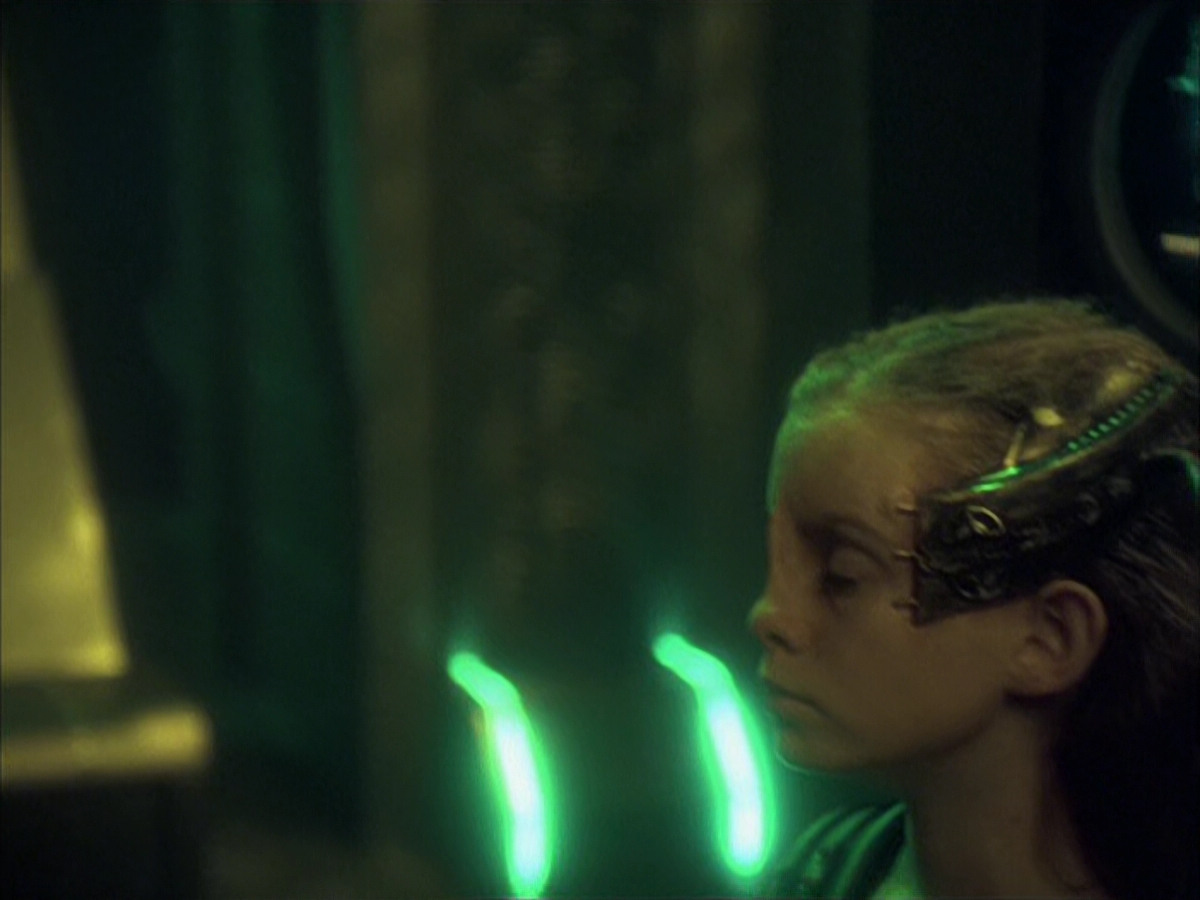 extant_StarTrek_VOY_6x16-Collective_01649.jpg