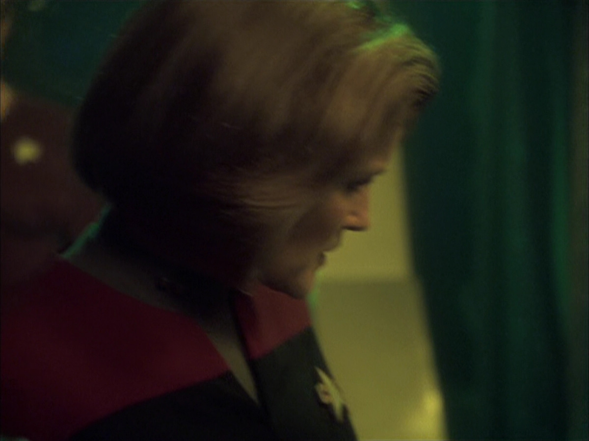 extant_StarTrek_VOY_6x16-Collective_01662.jpg