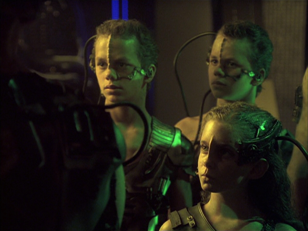 extant_StarTrek_VOY_6x16-Collective_01691.jpg