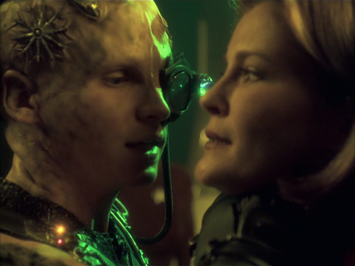 extant_StarTrek_VOY_6x16-Collective_01694.jpg