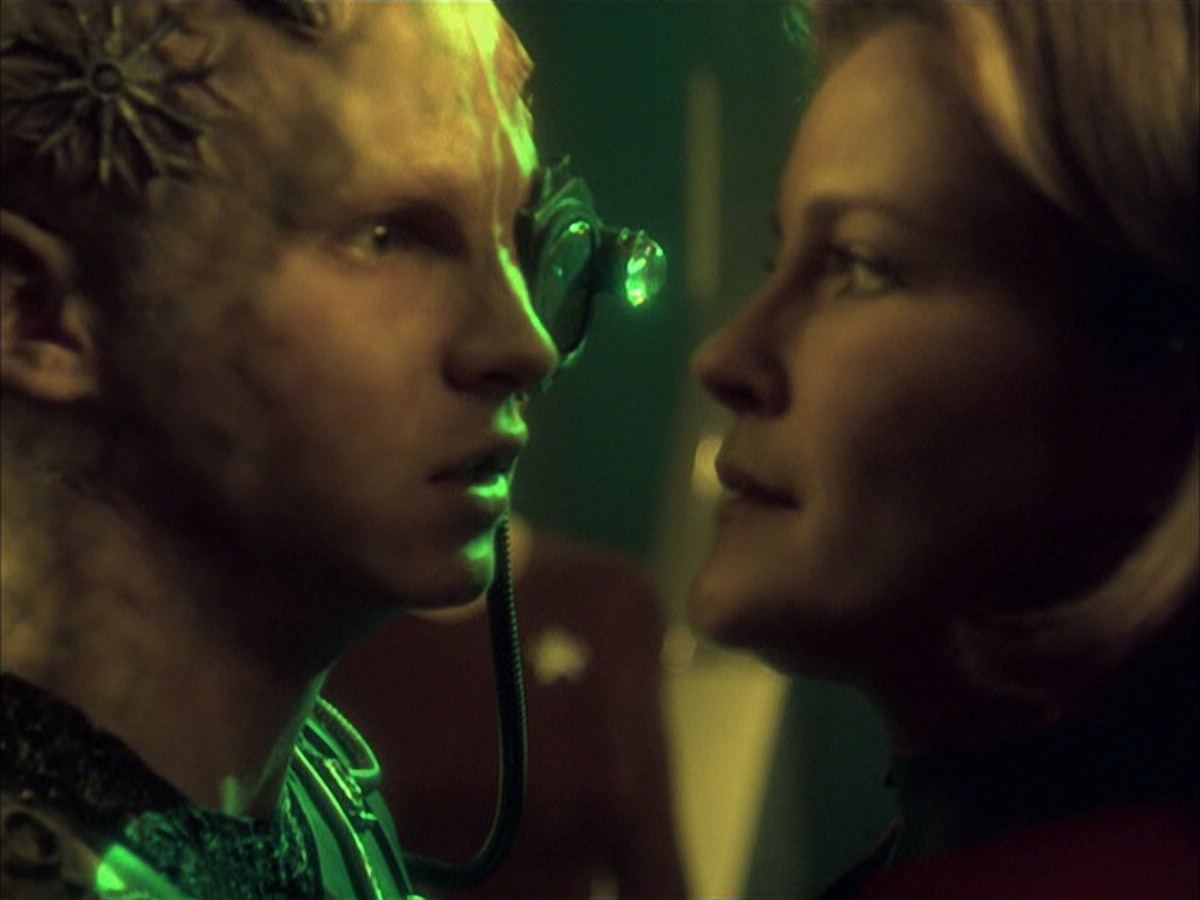 extant_StarTrek_VOY_6x16-Collective_01696.jpg