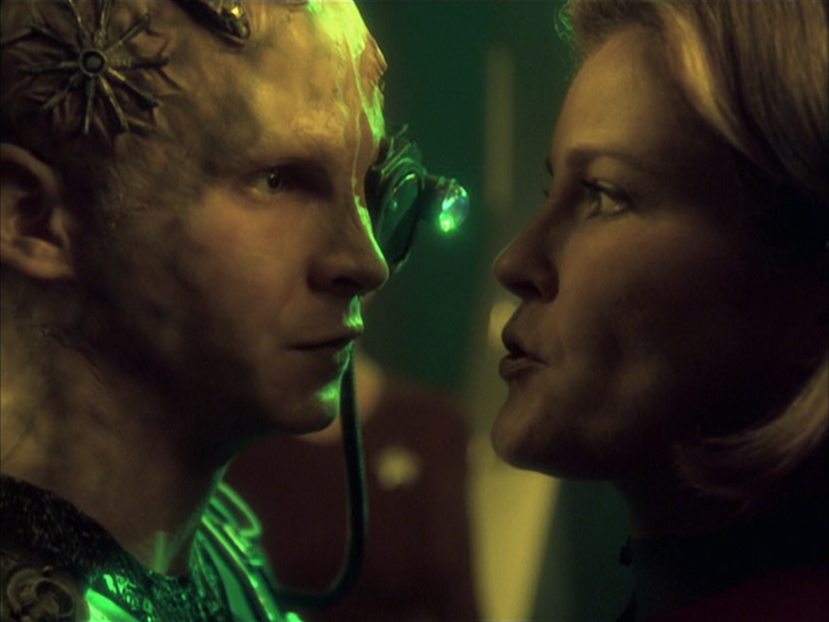 extant_StarTrek_VOY_6x16-Collective_01698.jpg