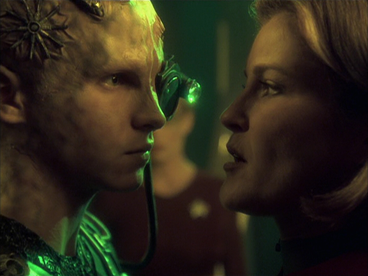 extant_StarTrek_VOY_6x16-Collective_01699.jpg