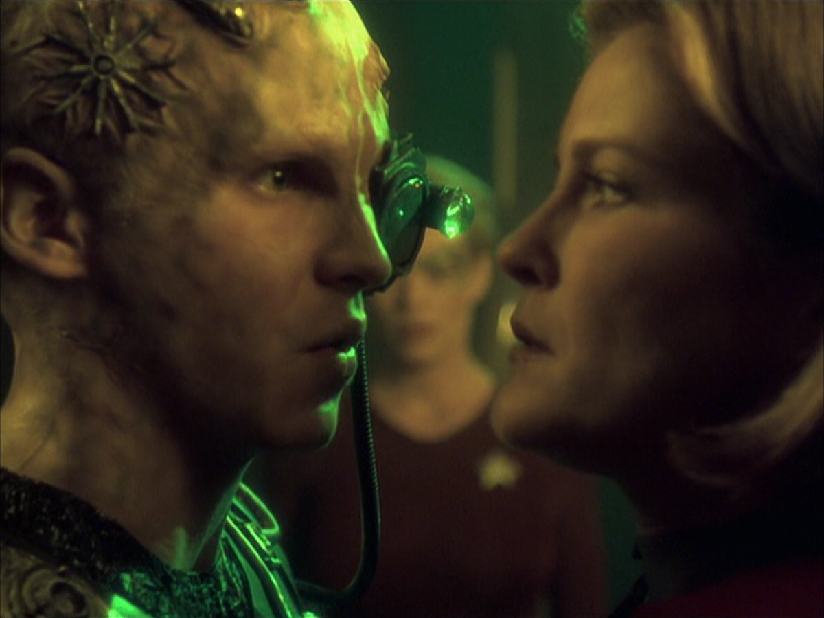 extant_StarTrek_VOY_6x16-Collective_01705.jpg