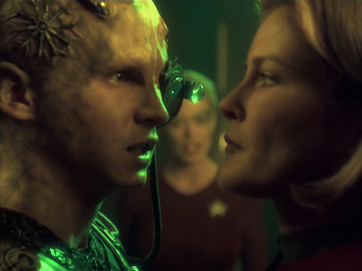 extant_StarTrek_VOY_6x16-Collective_01709.jpg