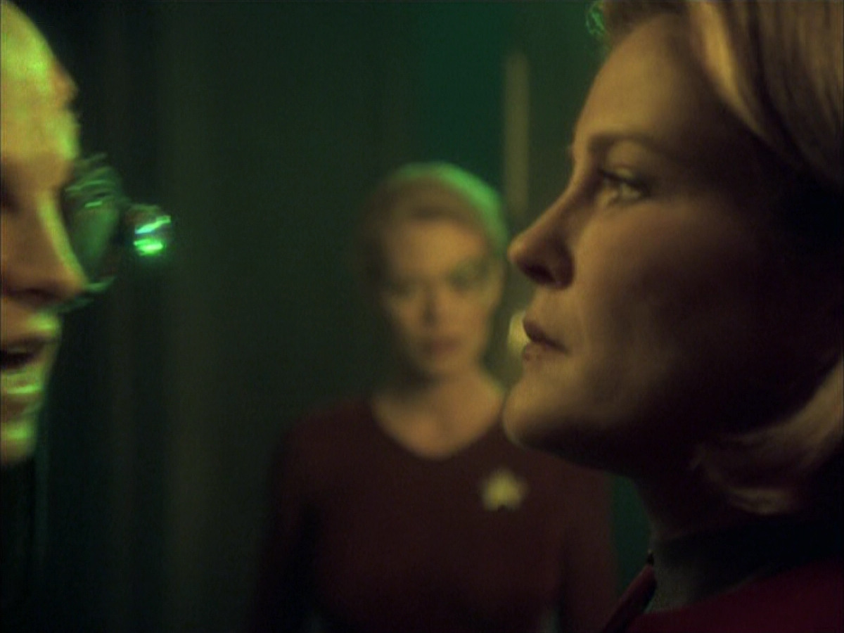 extant_StarTrek_VOY_6x16-Collective_01716.jpg