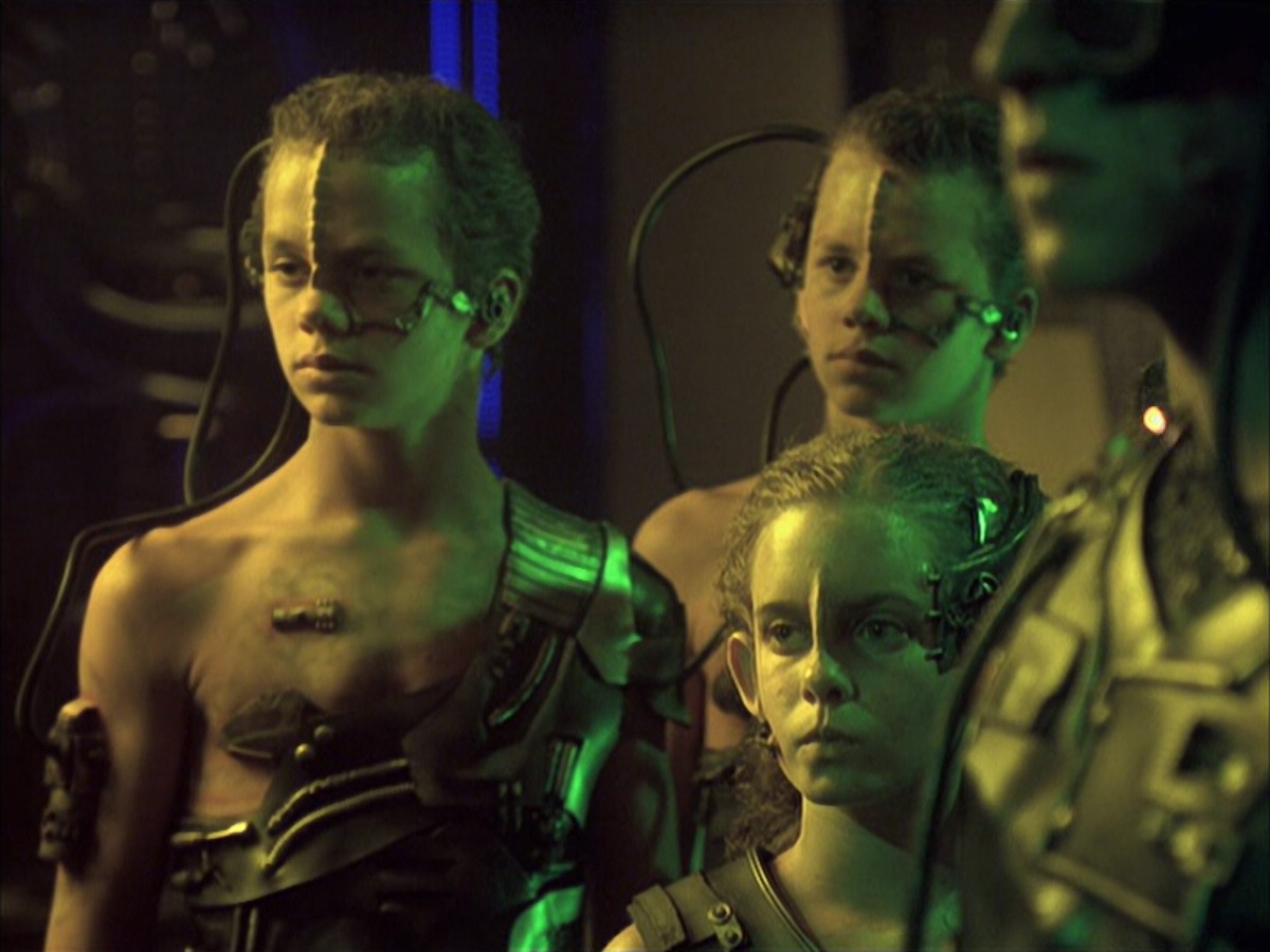 extant_StarTrek_VOY_6x16-Collective_01736.jpg