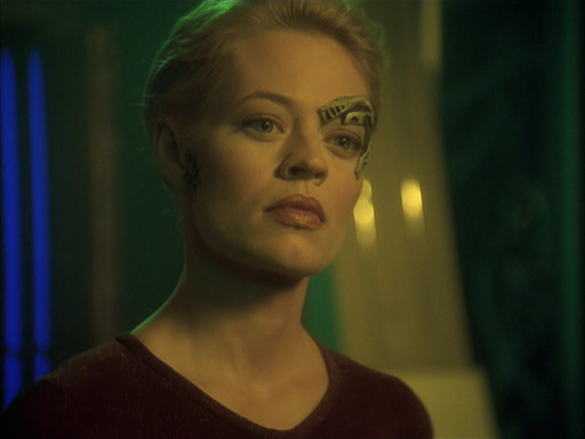 extant_StarTrek_VOY_6x16-Collective_01746.jpg