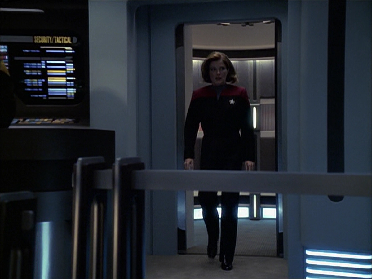 extant_StarTrek_VOY_6x16-Collective_01760.jpg