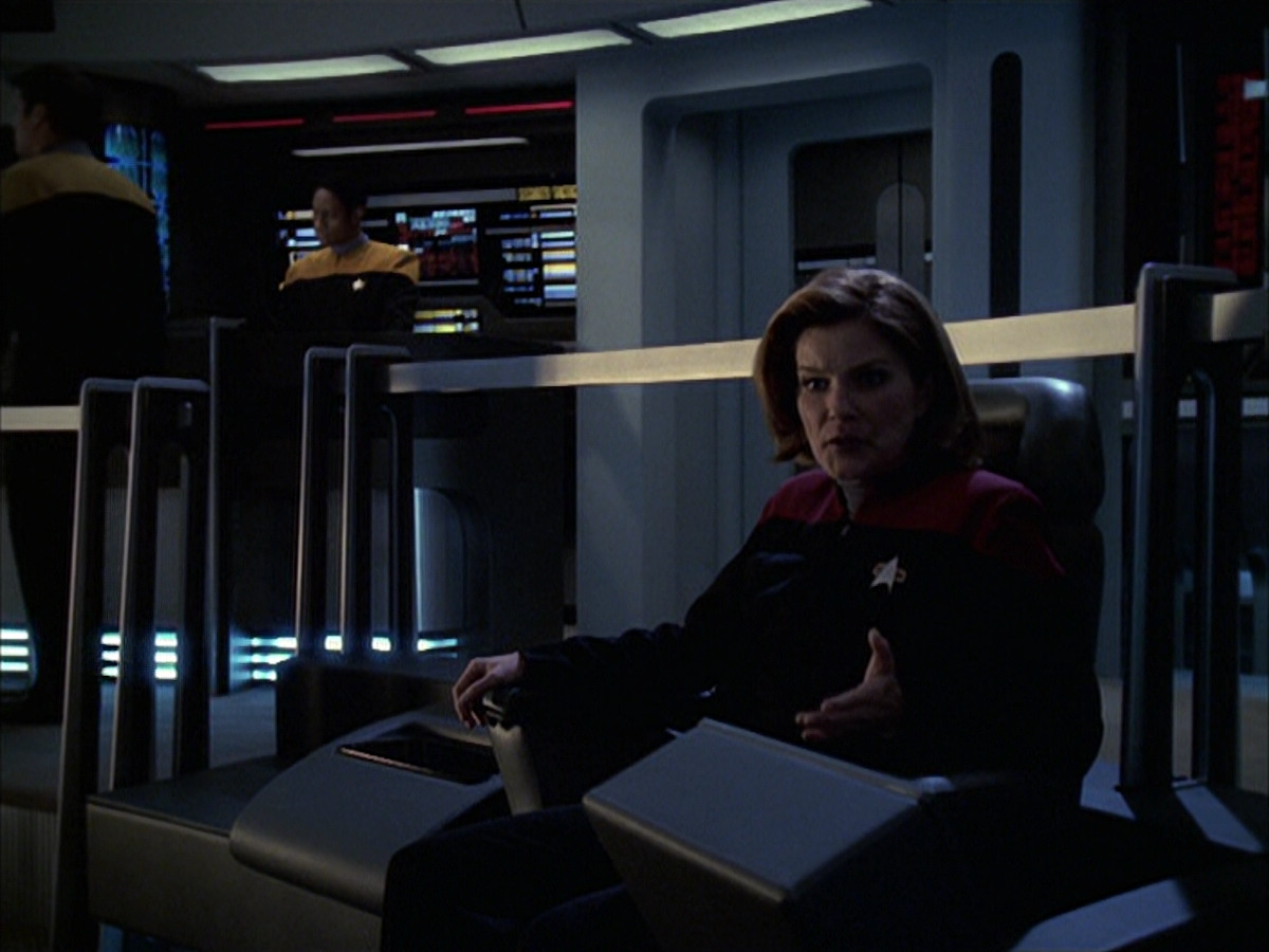 extant_StarTrek_VOY_6x16-Collective_01782.jpg