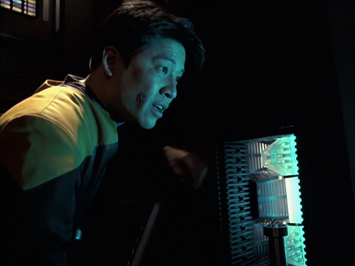 extant_StarTrek_VOY_6x16-Collective_01823.jpg