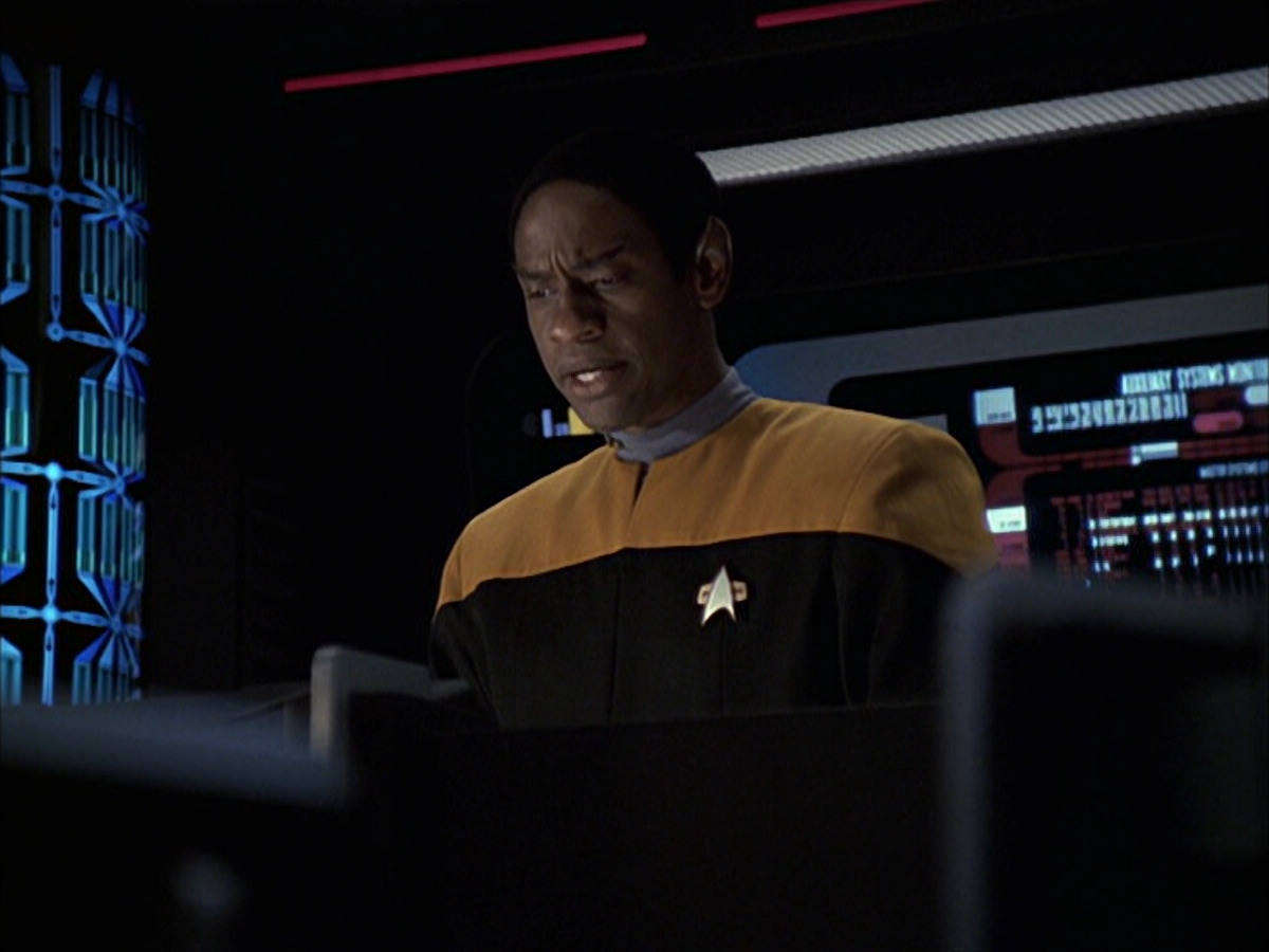 extant_StarTrek_VOY_6x16-Collective_01830.jpg
