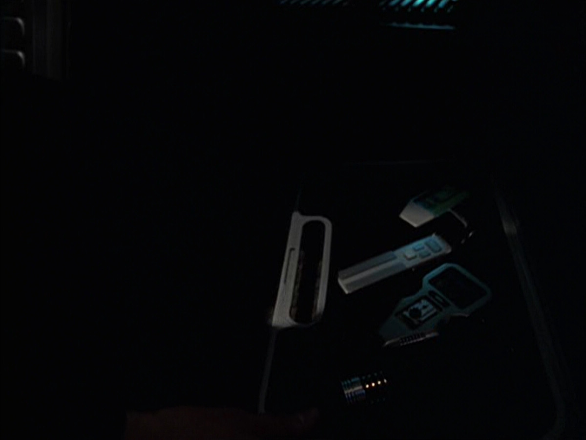 extant_StarTrek_VOY_6x16-Collective_01867.jpg