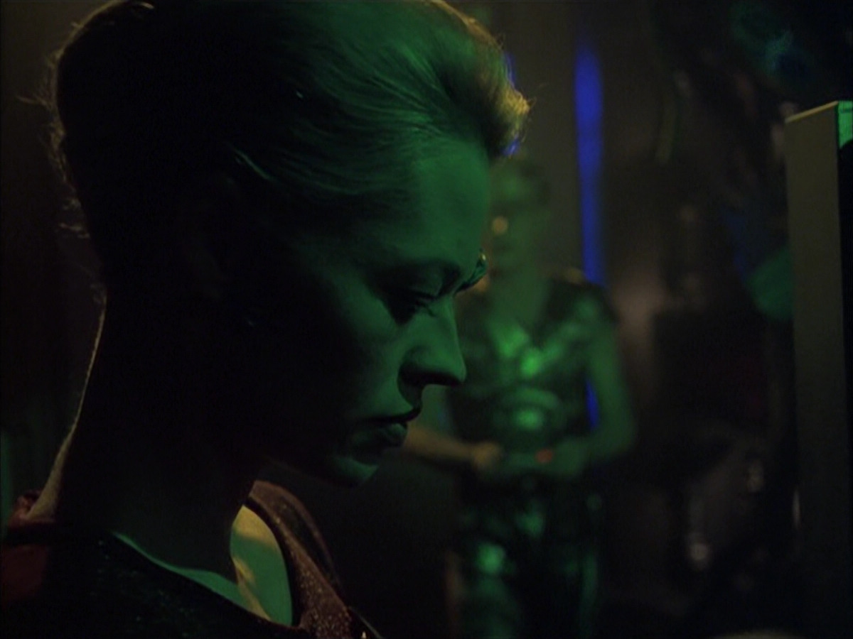extant_StarTrek_VOY_6x16-Collective_01880.jpg