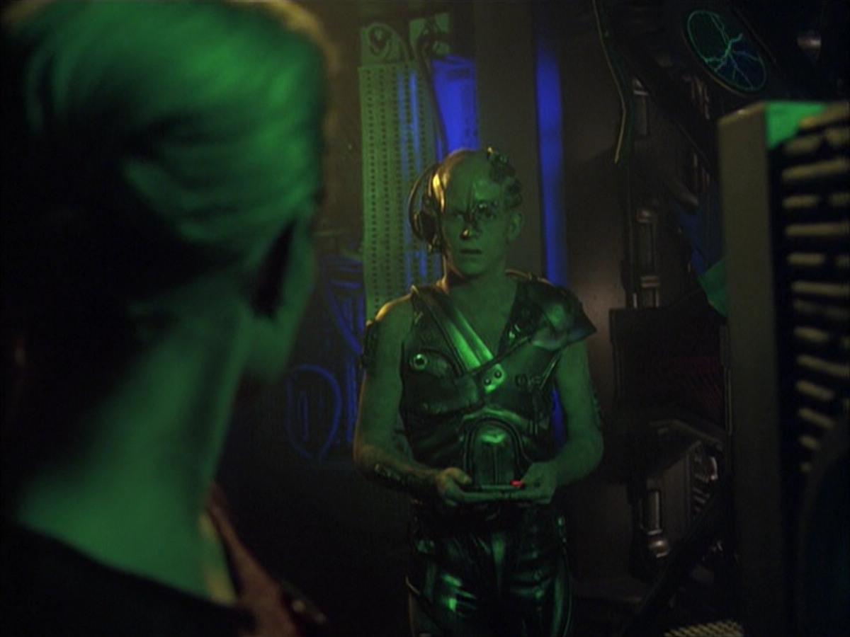 extant_StarTrek_VOY_6x16-Collective_01884.jpg