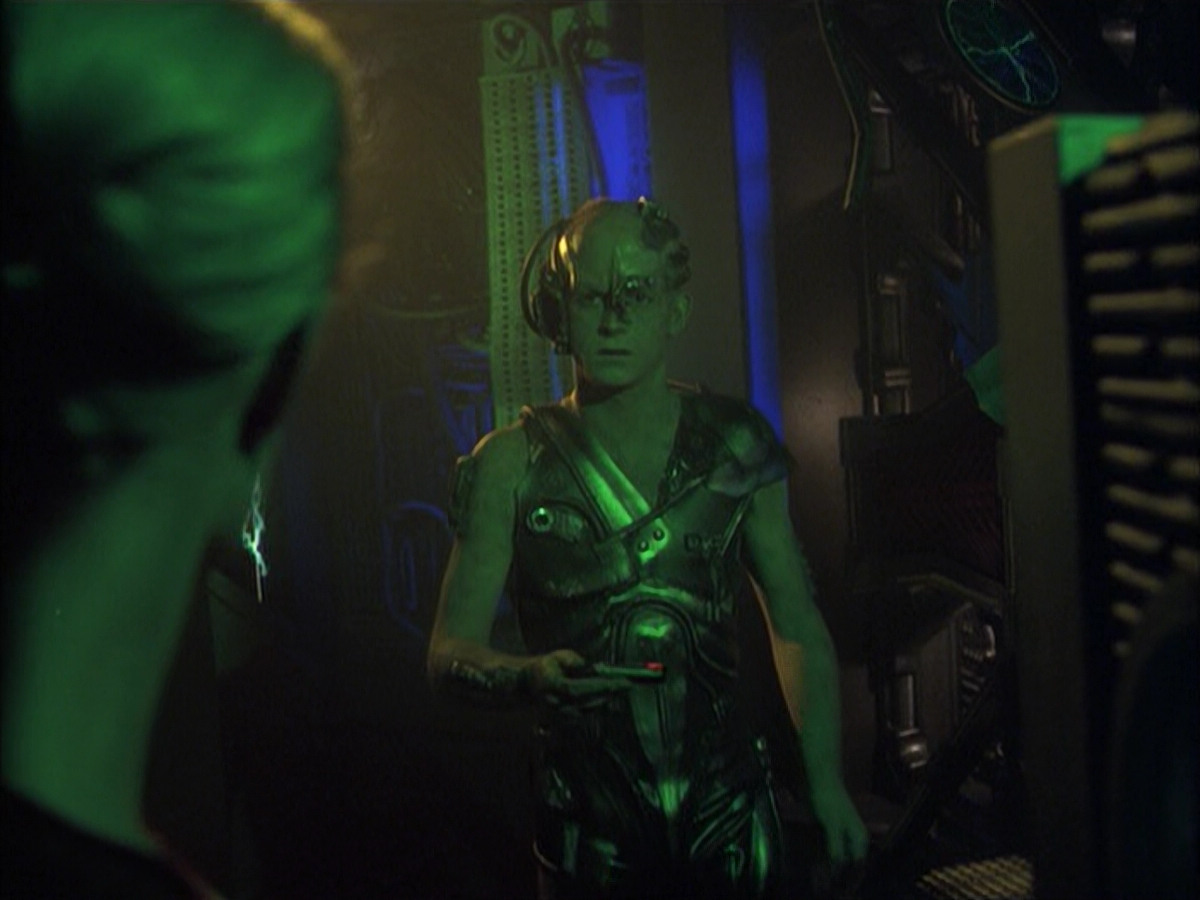 extant_StarTrek_VOY_6x16-Collective_01886.jpg