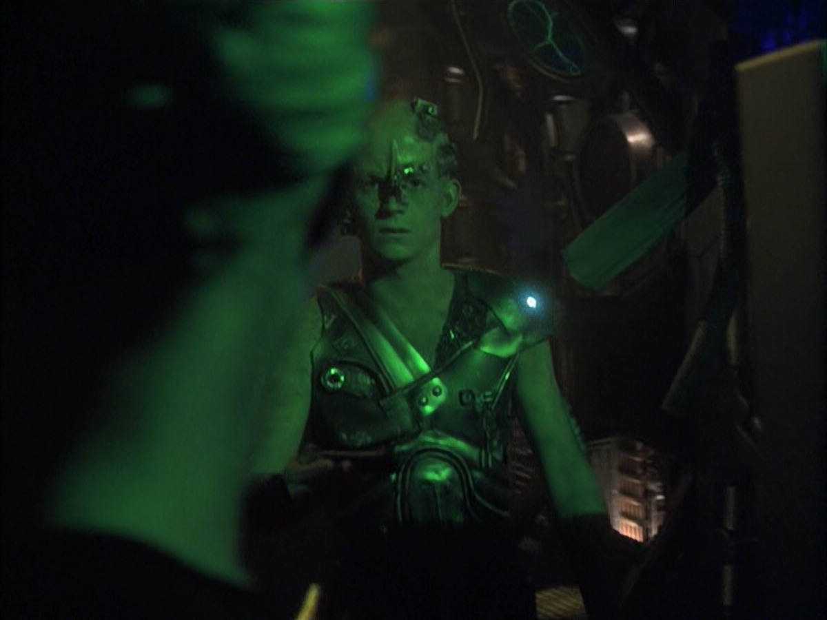 extant_StarTrek_VOY_6x16-Collective_01887.jpg