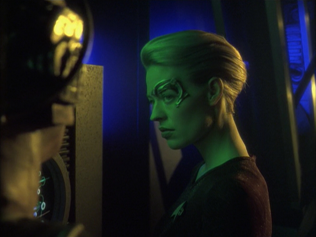 extant_StarTrek_VOY_6x16-Collective_01896.jpg