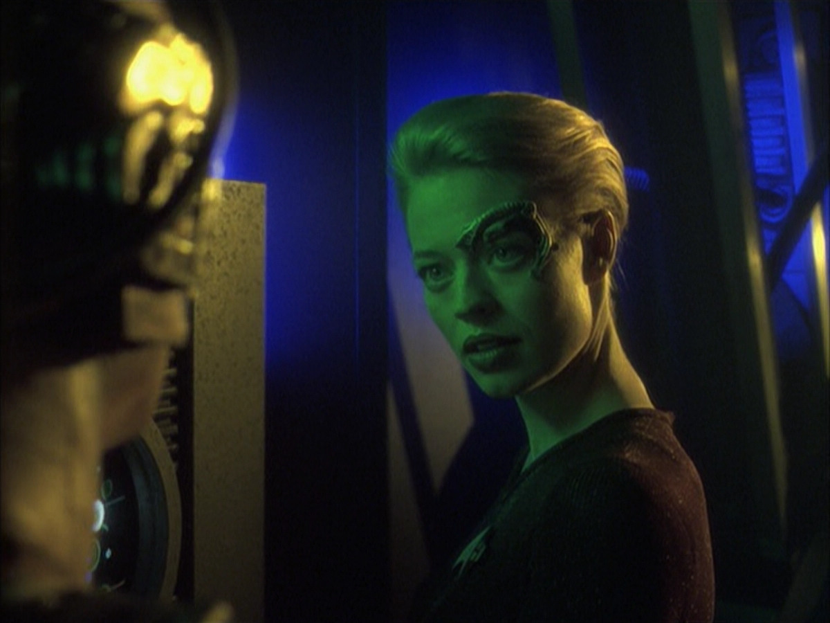 extant_StarTrek_VOY_6x16-Collective_01900.jpg