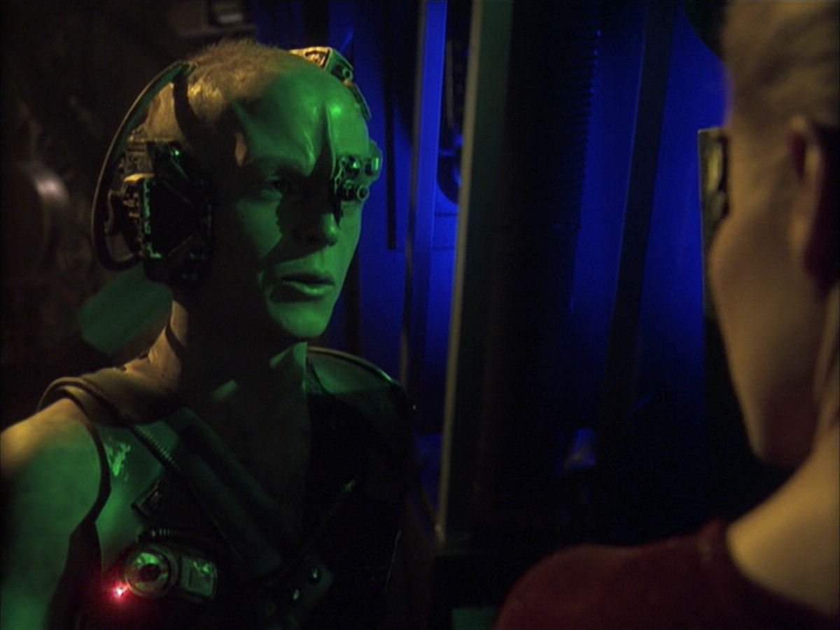 extant_StarTrek_VOY_6x16-Collective_01902.jpg
