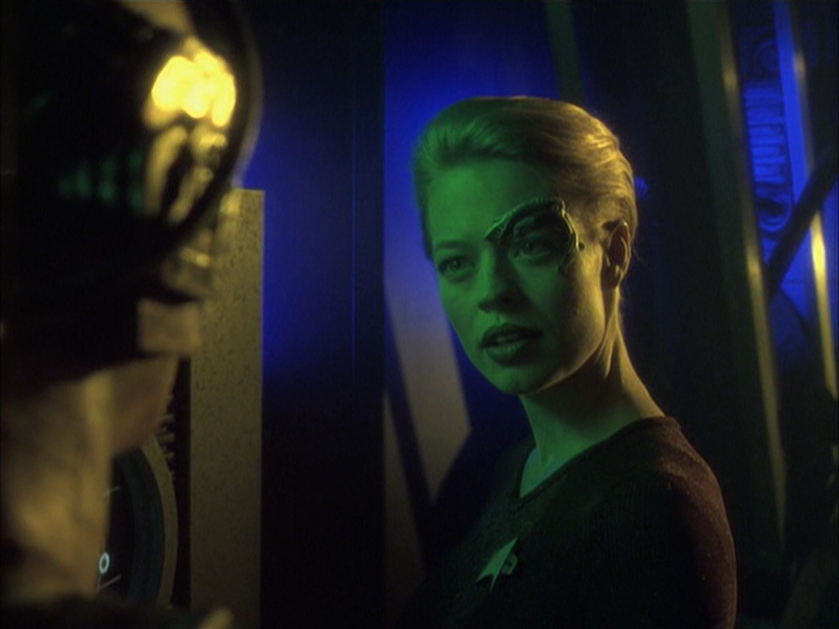 extant_StarTrek_VOY_6x16-Collective_01906.jpg
