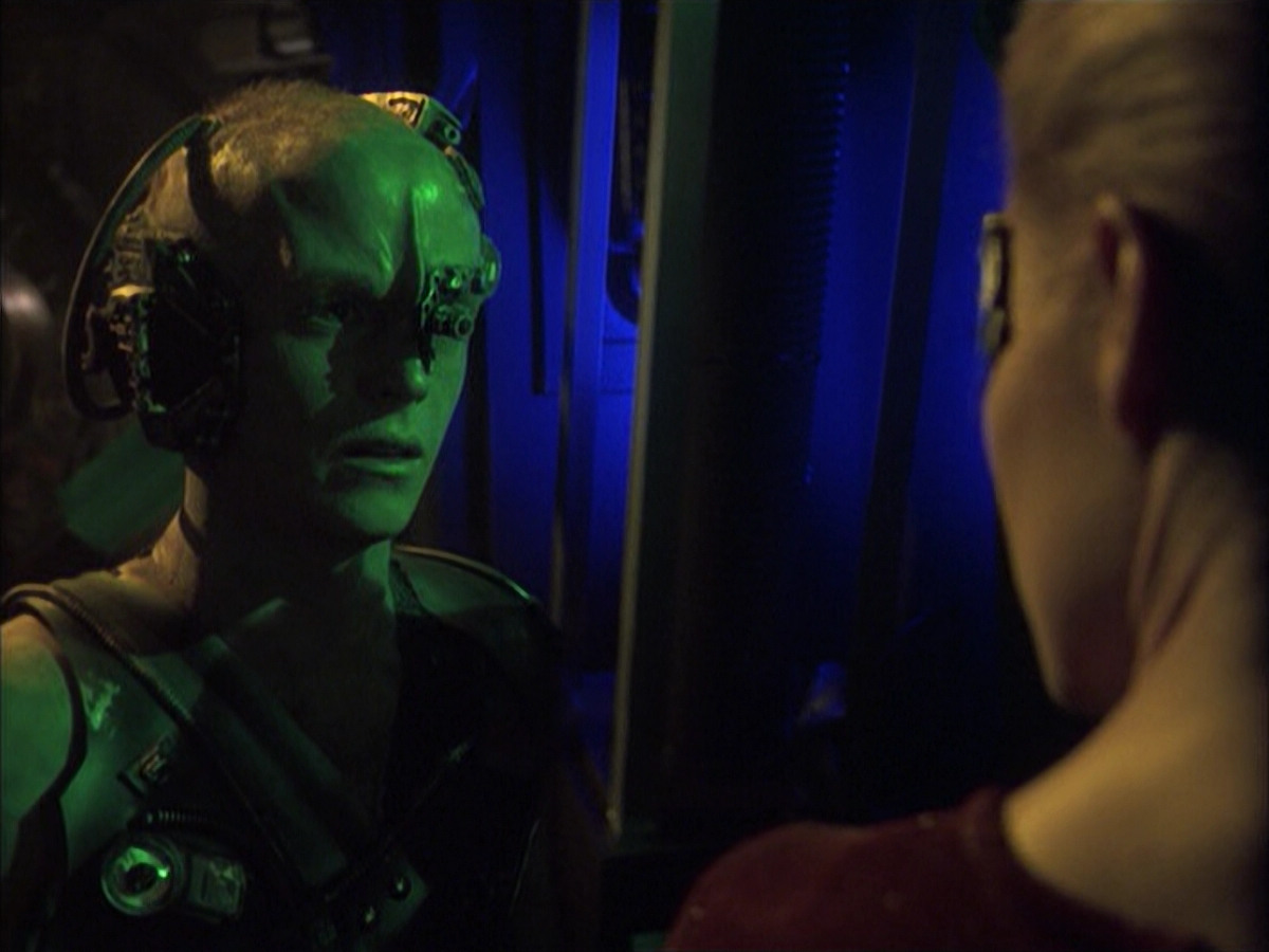 extant_StarTrek_VOY_6x16-Collective_01908.jpg