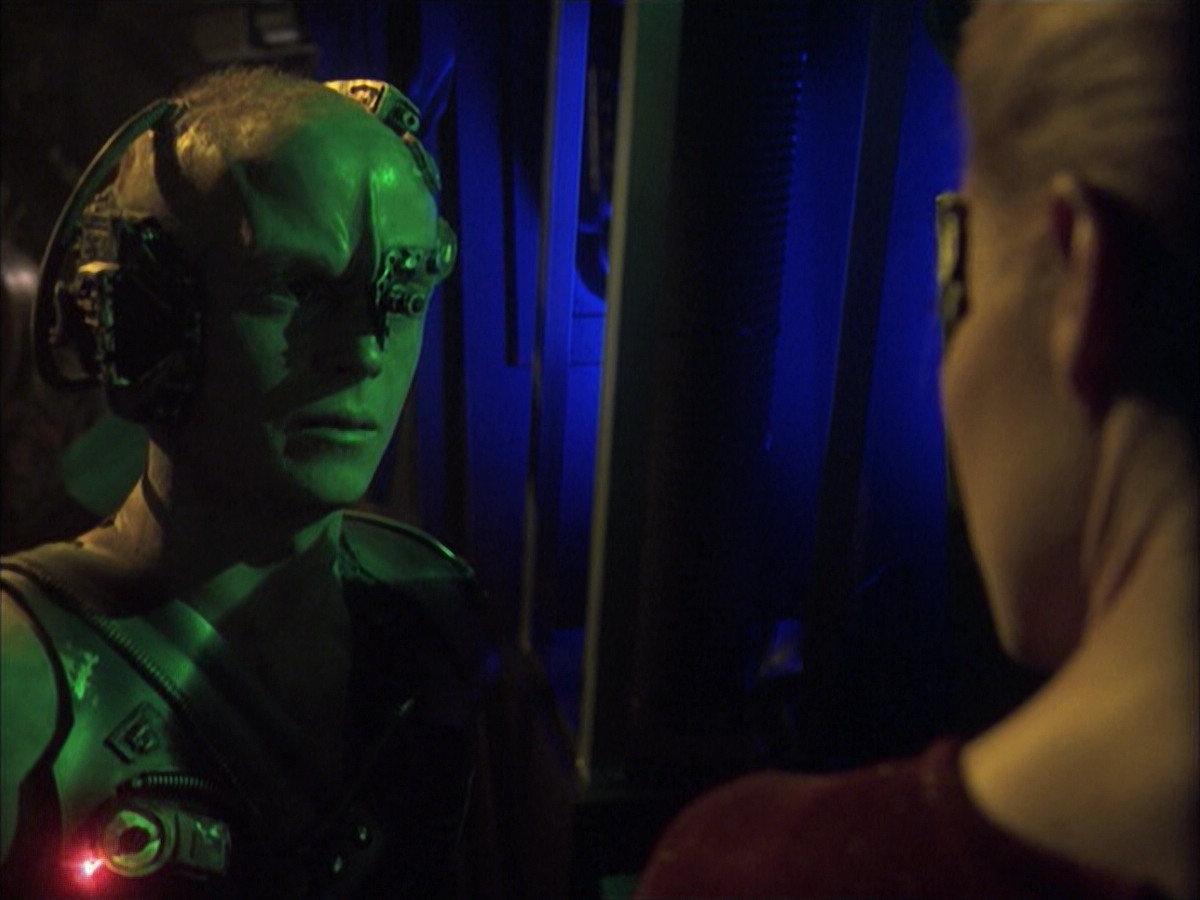 extant_StarTrek_VOY_6x16-Collective_01909.jpg