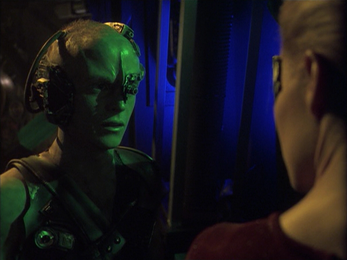 extant_StarTrek_VOY_6x16-Collective_01910.jpg