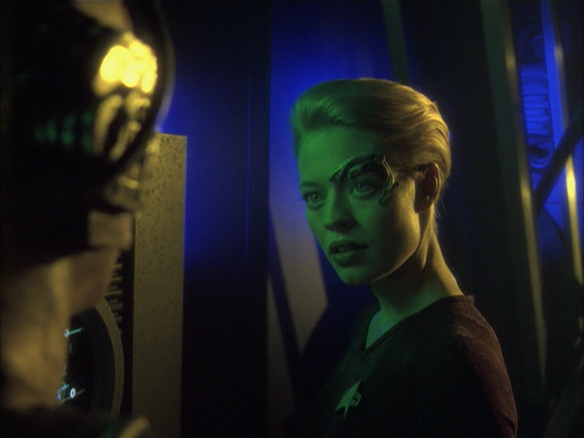 extant_StarTrek_VOY_6x16-Collective_01912.jpg