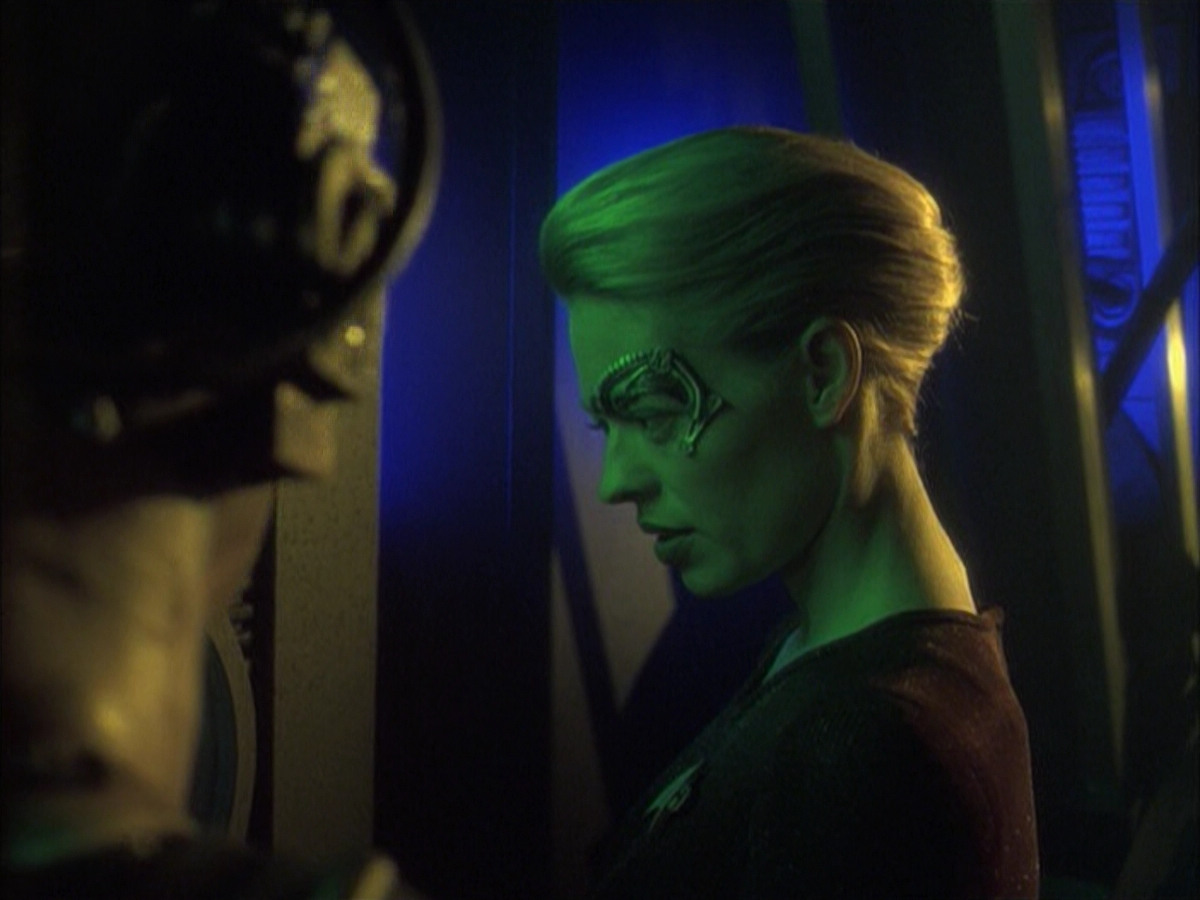 extant_StarTrek_VOY_6x16-Collective_01916.jpg