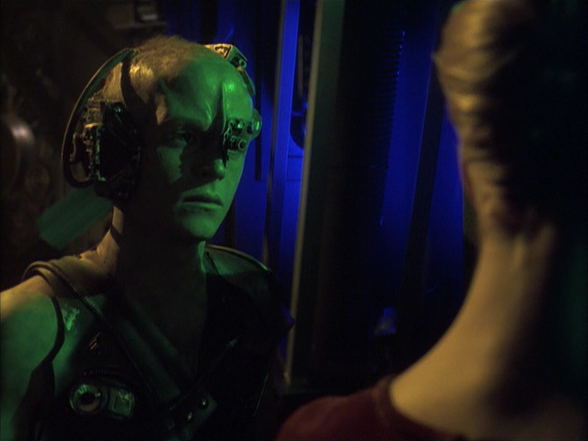 extant_StarTrek_VOY_6x16-Collective_01917.jpg