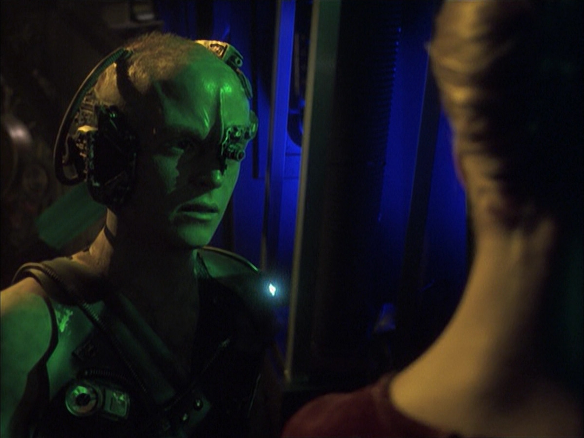 extant_StarTrek_VOY_6x16-Collective_01922.jpg